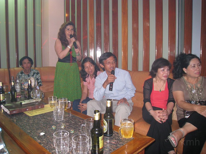 Mai Huong voi Thay Co Quan Thay Sinh_IMG_0098.jpg